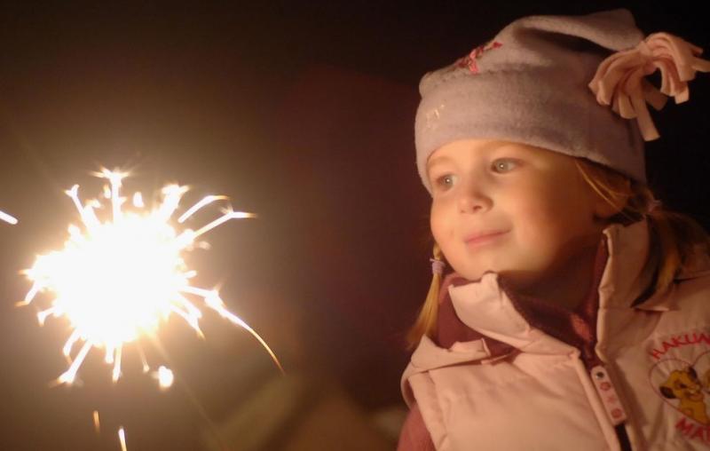 Ура, каникулы! Пиротехника, которую можно запускать с детьми - Коноша | konosha.salutsklad.ru